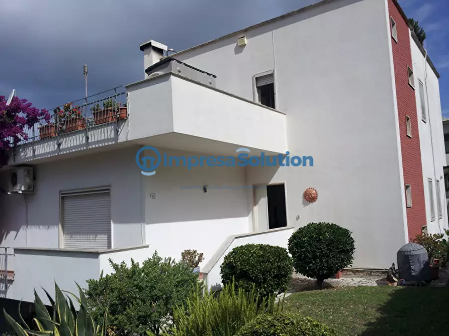 Immagine 1 di Villa in vendita  in Via Montenuovo Licola Patria a Pozzuoli