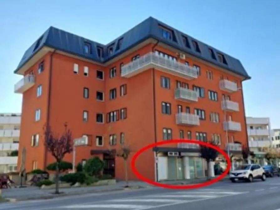 Immagine 1 di Negozio in vendita  in Viale Dolomiti, 48 a Ponte Nelle Alpi