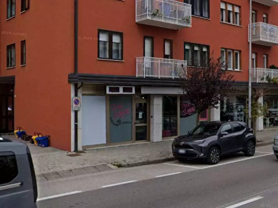 Immagine 2 di Negozio in vendita  in Viale Dolomiti, 48 a Ponte Nelle Alpi