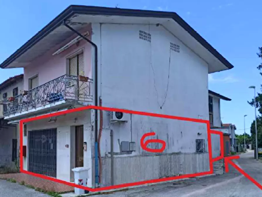Immagine 2 di Negozio in vendita  in Strada di Brussa a Caorle