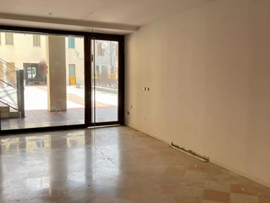 Immagine 2 di Negozio in affitto  in Piazza Giorgione a Castelfranco Veneto