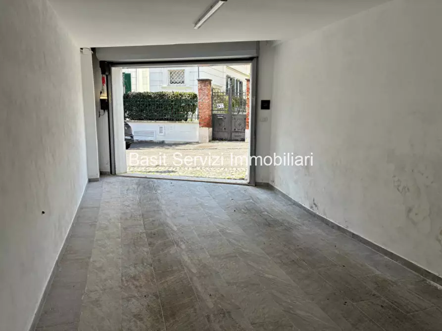 Immagine 3 di Garage in affitto  in Via Umberto Biancamano a Roma