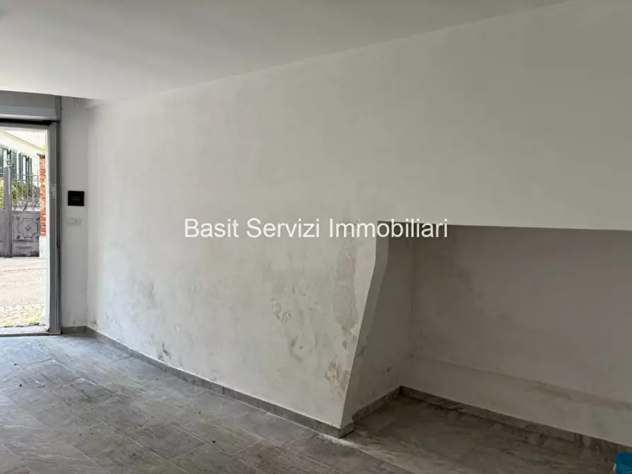 Immagine 4 di Garage in affitto  in Via Umberto Biancamano a Roma