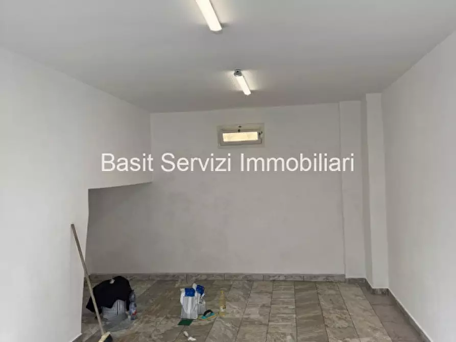 Immagine 5 di Garage in affitto  in Via Umberto Biancamano a Roma