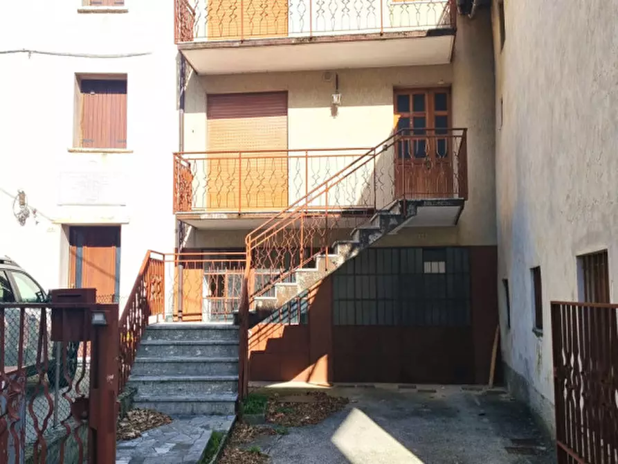 Immagine 2 di Villetta a schiera in vendita  a Valbrenta