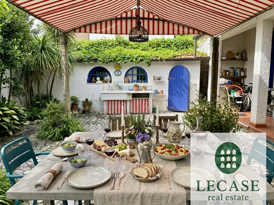 Immagine 2 di Villa in affitto  in Via Eugenio Barsanti a Forte Dei Marmi