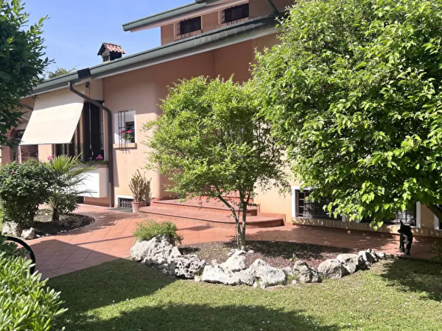Immagine 2 di Villa in vendita  in Via Donizzetti a Piove Di Sacco