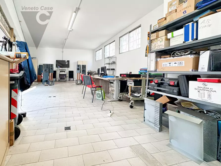 Immagine 4 di Negozio in affitto  a Stra
