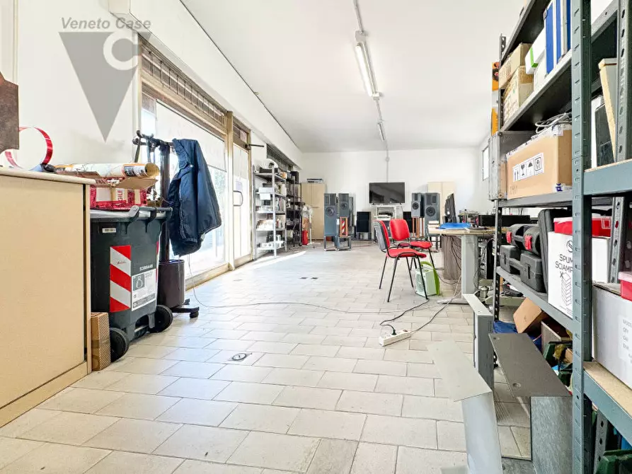 Immagine 5 di Negozio in affitto  a Stra