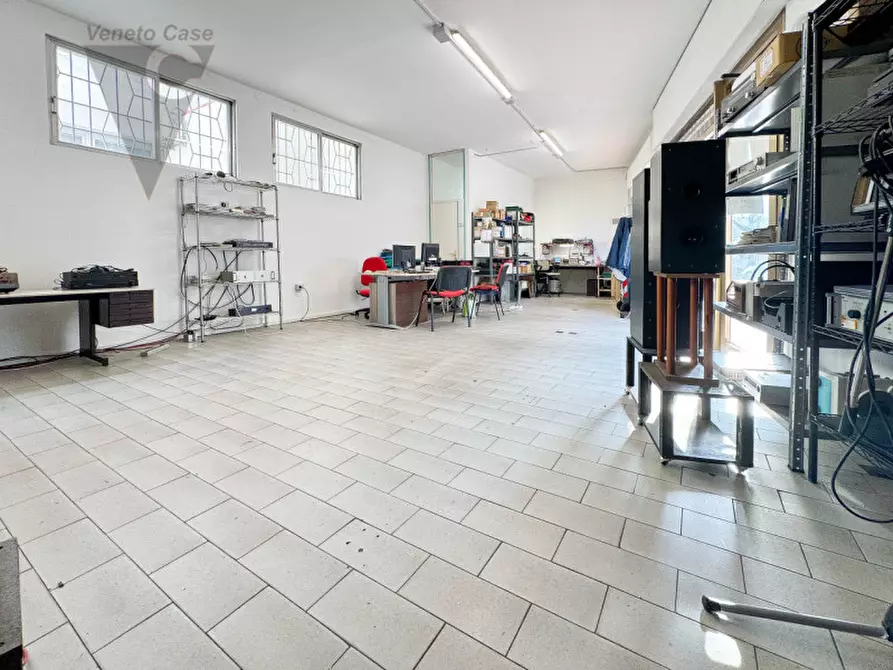 Immagine 7 di Negozio in affitto  a Stra