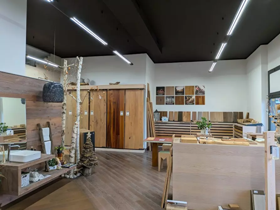 Immagine 4 di Negozio in affitto  in via valpantena, 18 a Verona