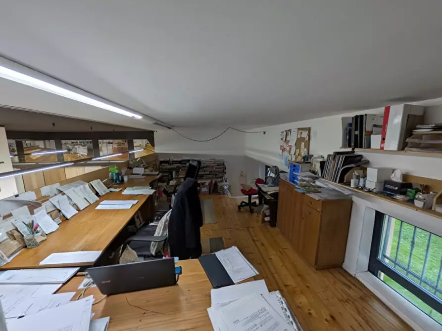 Immagine 18 di Negozio in affitto  in via valpantena, 18 a Verona