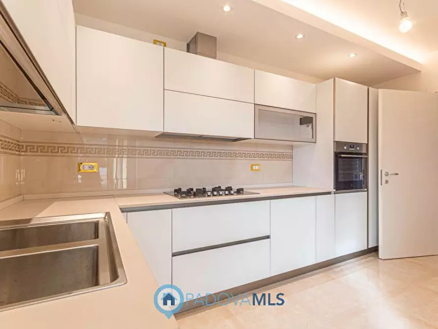 Immagine 10 di Appartamento in vendita  in Via Andrea Previtali a Abano Terme