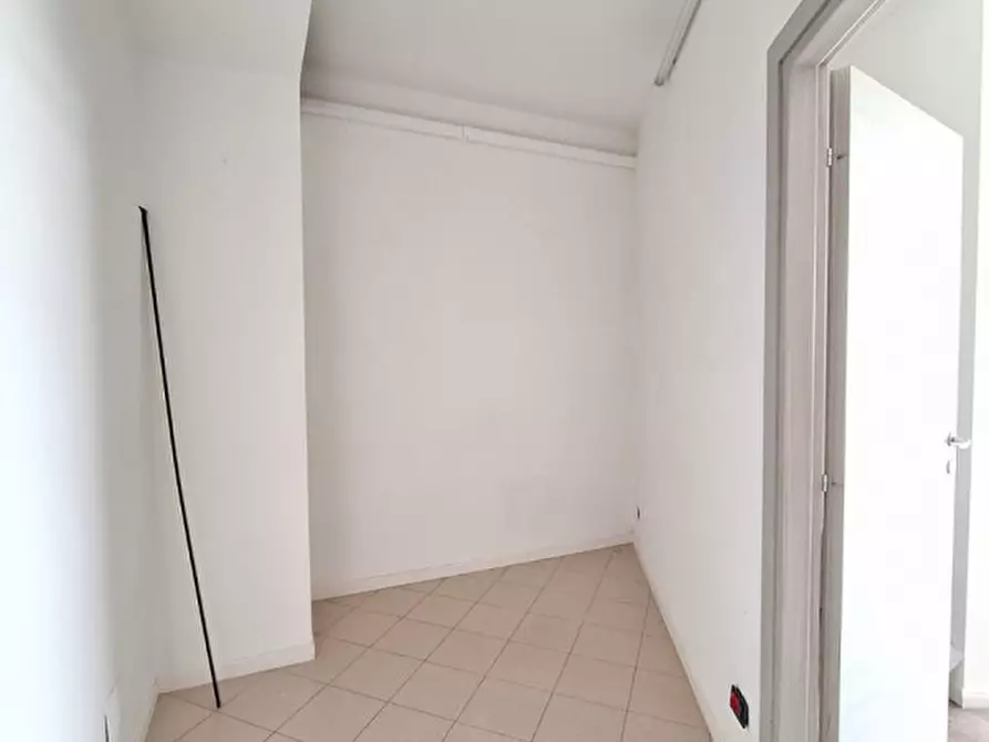 Immagine 11 di Negozio in affitto  in Via Roma a Boara Pisani