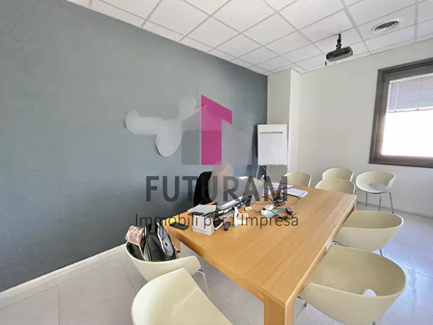 Immagine 10 di Ufficio in affitto  a Vicenza