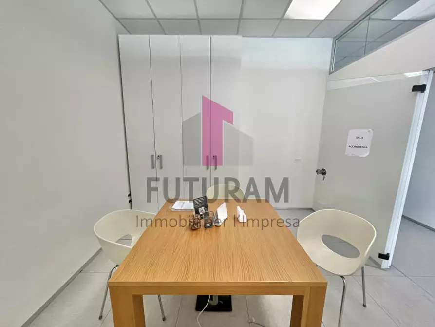 Immagine 16 di Ufficio in affitto  a Vicenza