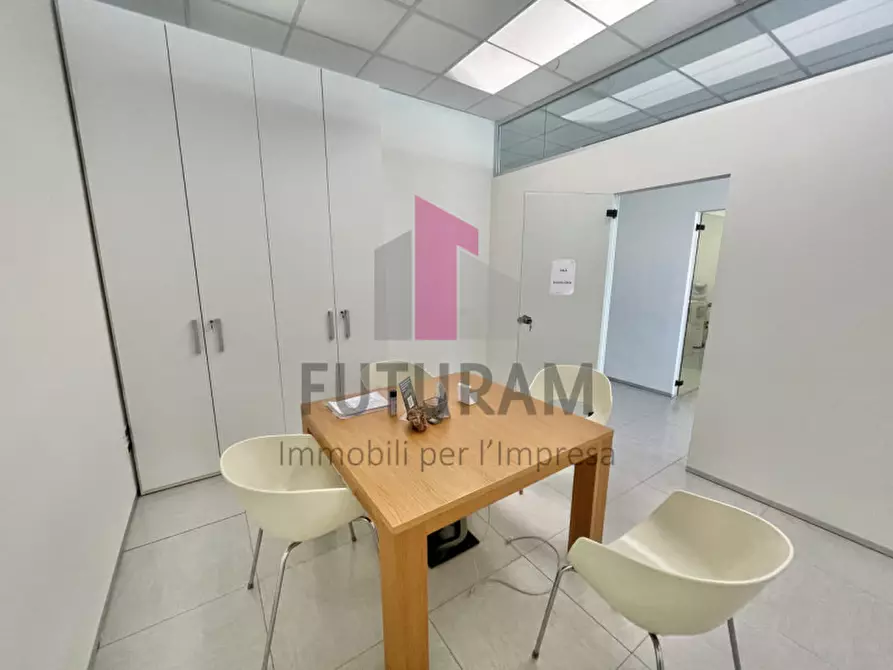 Immagine 17 di Ufficio in affitto  a Vicenza