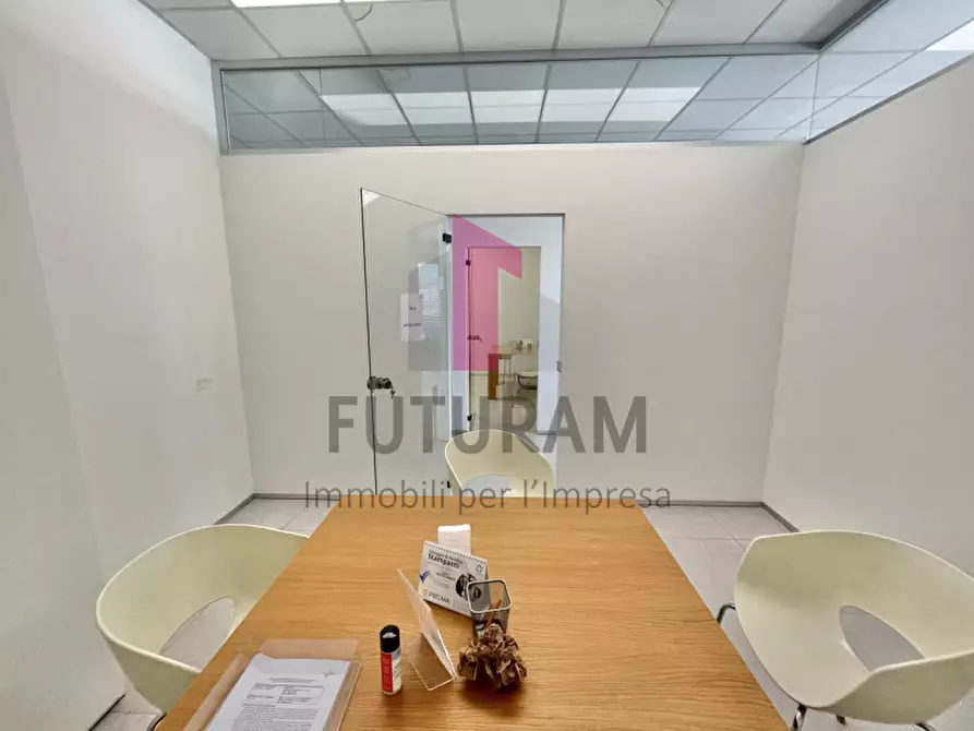 Immagine 18 di Ufficio in affitto  a Vicenza