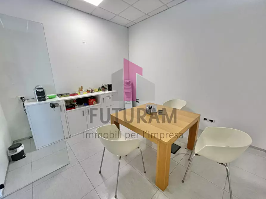 Immagine 22 di Ufficio in affitto  a Vicenza