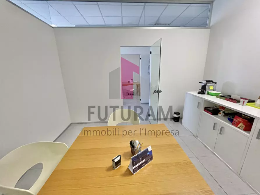 Immagine 25 di Ufficio in affitto  a Vicenza