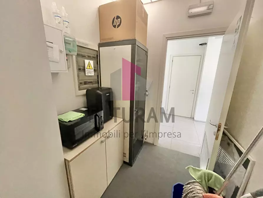 Immagine 30 di Ufficio in affitto  a Vicenza