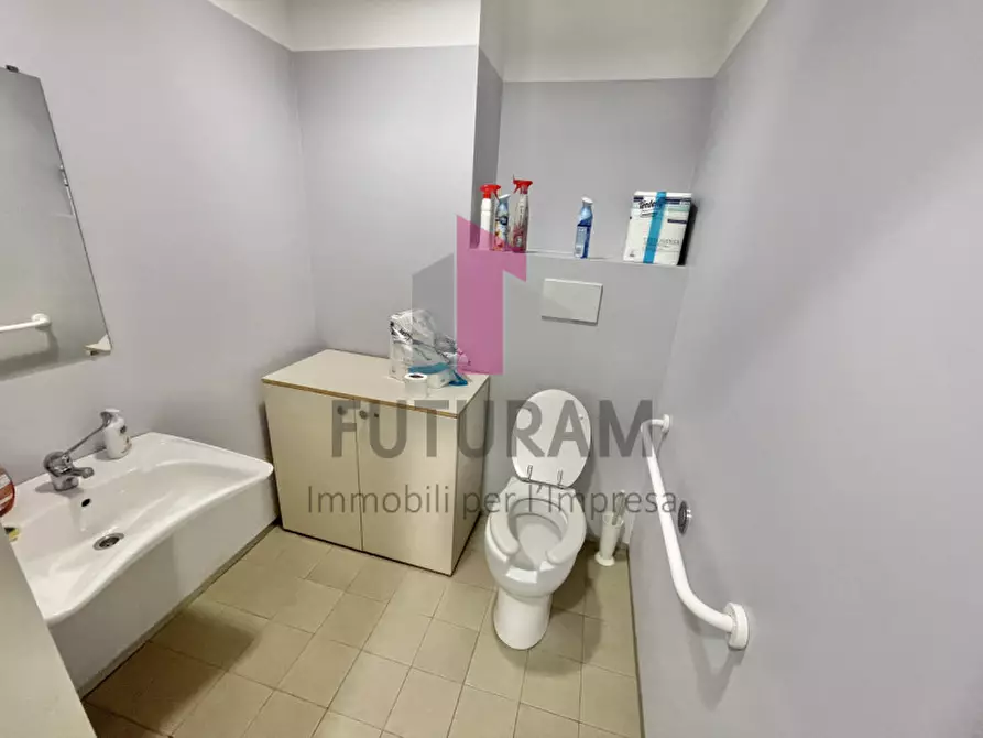 Immagine 33 di Ufficio in affitto  a Vicenza