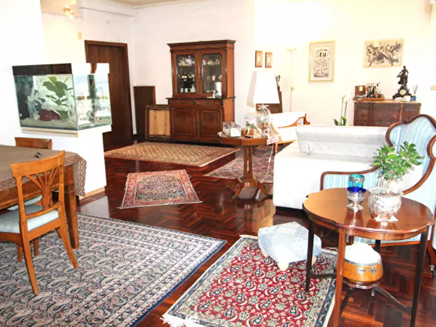 Immagine 5 di Appartamento in vendita  in Via Calvi dell'Umbria a Roma