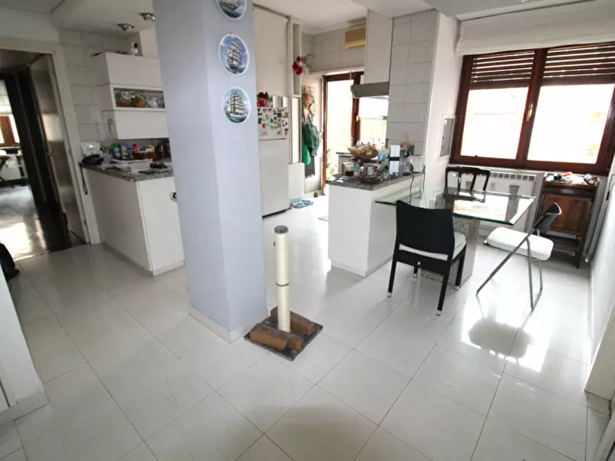 Immagine 14 di Appartamento in vendita  in Via Calvi dell'Umbria a Roma