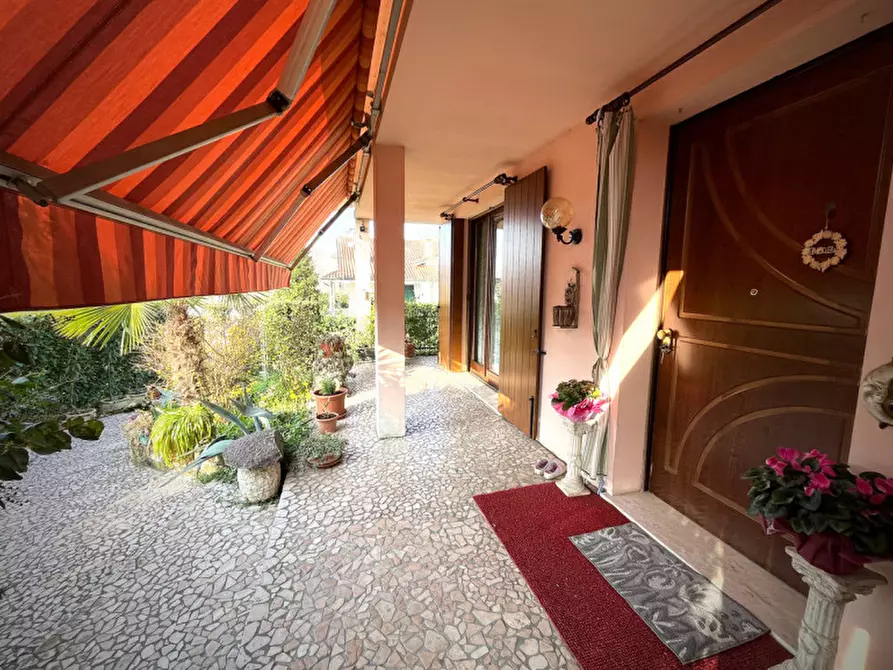 Immagine 2 di Villa in vendita  a Pontecchio Polesine