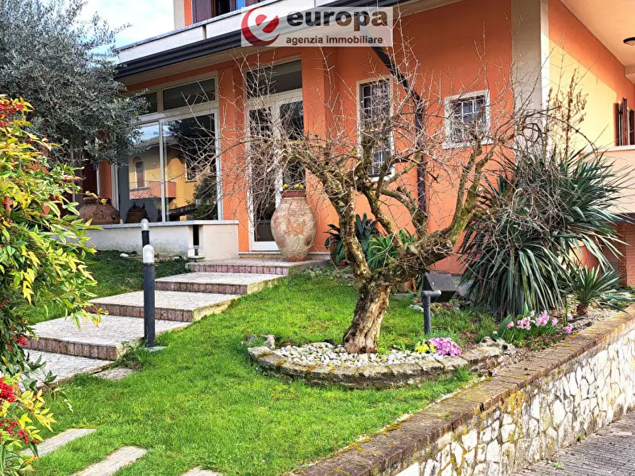 Immagine 3 di Villa in vendita  in viale Europa a Monticello Conte Otto