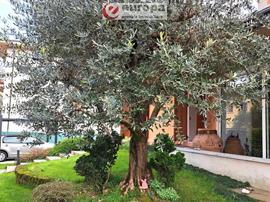 Immagine 5 di Villa in vendita  in viale Europa a Monticello Conte Otto