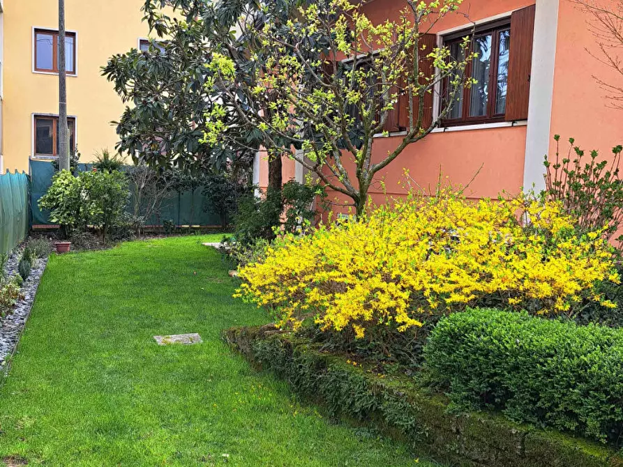 Immagine 5 di Villa in vendita  in viale Europa a Monticello Conte Otto