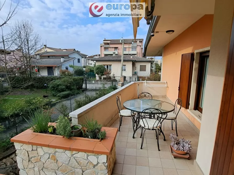 Immagine 9 di Villa in vendita  in viale Europa a Monticello Conte Otto