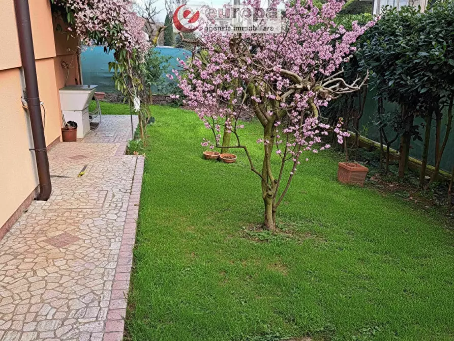 Immagine 9 di Villa in vendita  in viale Europa a Monticello Conte Otto