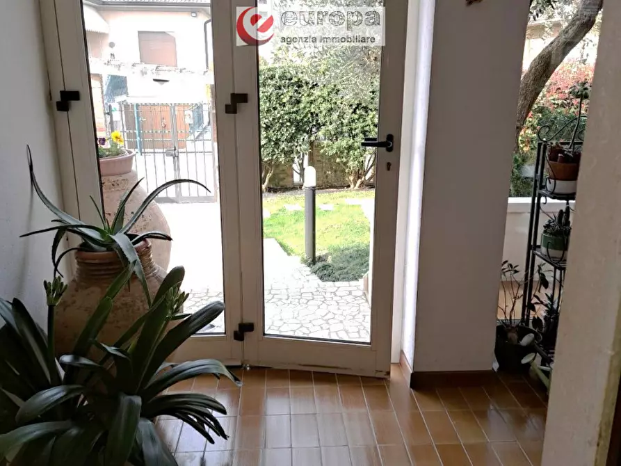 Immagine 12 di Villa in vendita  in viale Europa a Monticello Conte Otto