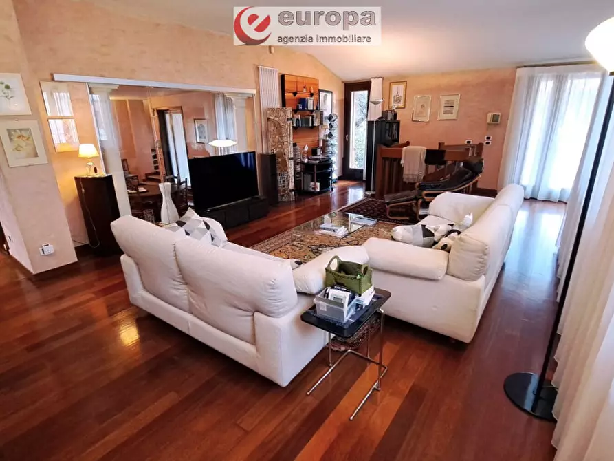 Immagine 17 di Villa in vendita  in viale Europa a Monticello Conte Otto