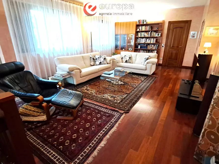 Immagine 19 di Villa in vendita  in viale Europa a Monticello Conte Otto