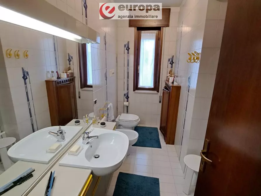 Immagine 23 di Villa in vendita  in viale Europa a Monticello Conte Otto