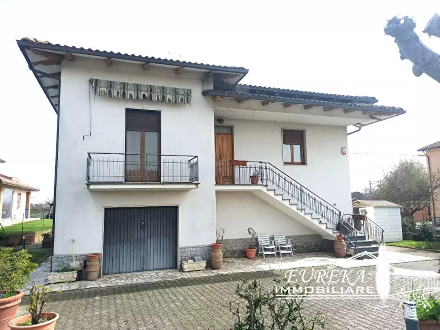 Immagine 1 di Casa indipendente in vendita  in Via del Giglio a Castiglione Del Lago