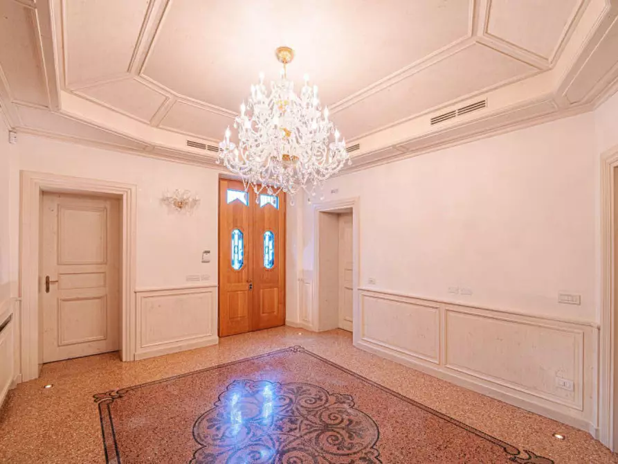 Immagine 1 di Villa in vendita  in Viale Giuseppe Duodo a Udine