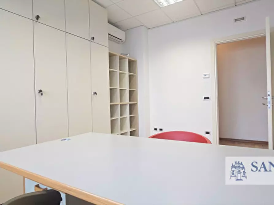 Immagine 1 di Ufficio in affitto  in Strada del Pasubio a Vicenza