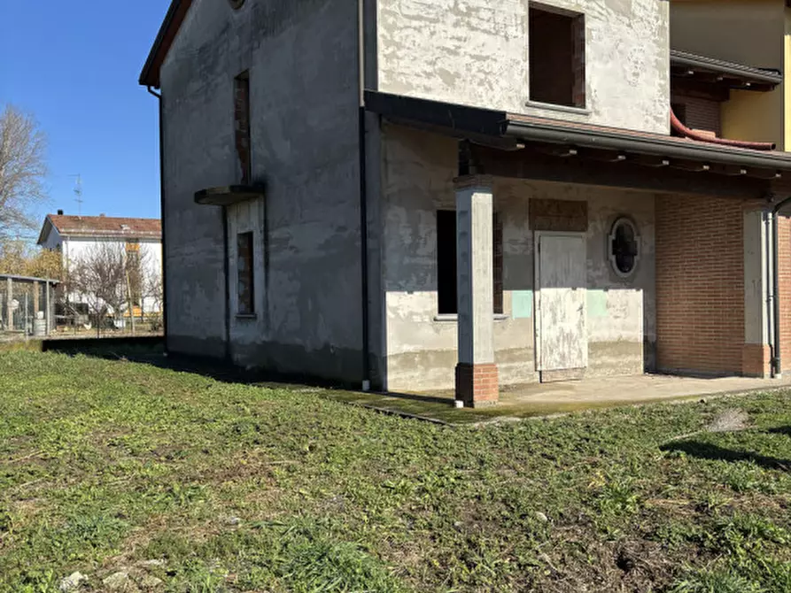 Immagine 2 di Villetta a schiera in vendita  in SP33 53 a Sissa Trecasali