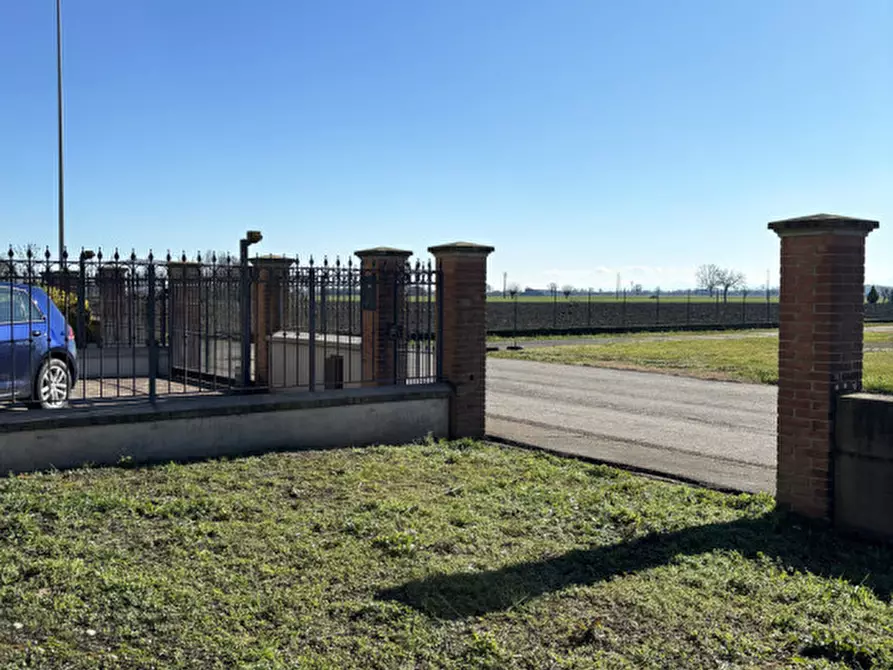 Immagine 17 di Villetta a schiera in vendita  in SP33 53 a Sissa Trecasali