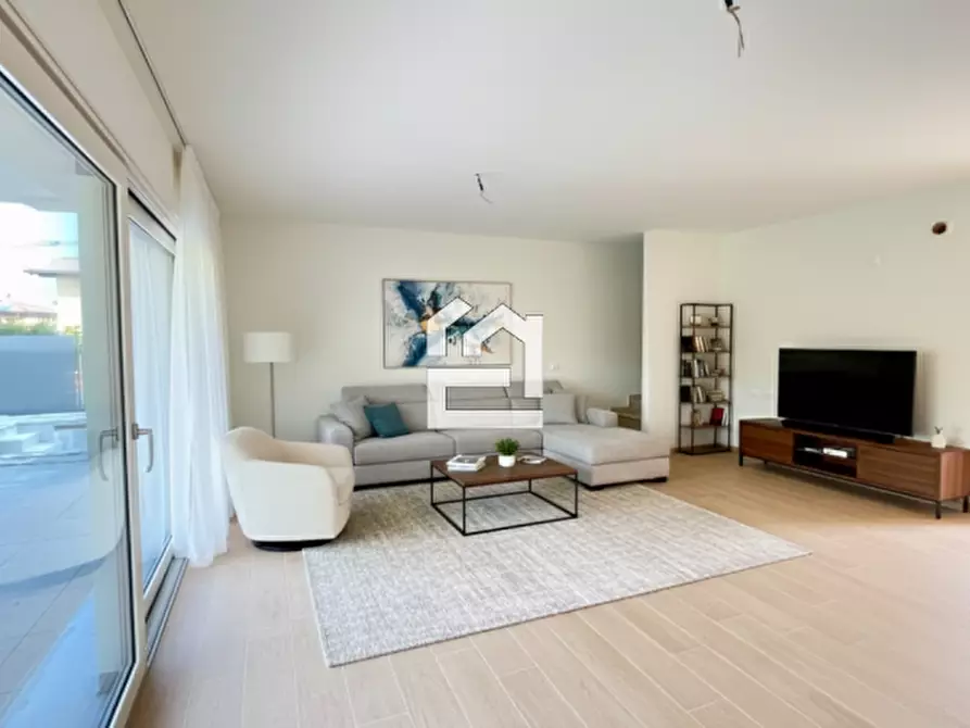 Immagine 3 di Villa in vendita  in via panoramica a Manerba Del Garda
