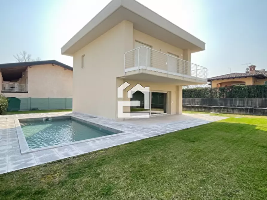 Immagine 10 di Villa in vendita  in via panoramica a Manerba Del Garda