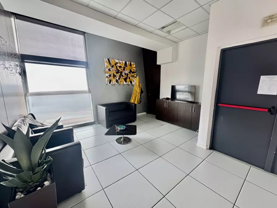 Immagine 1 di Ufficio in vendita  a Verona