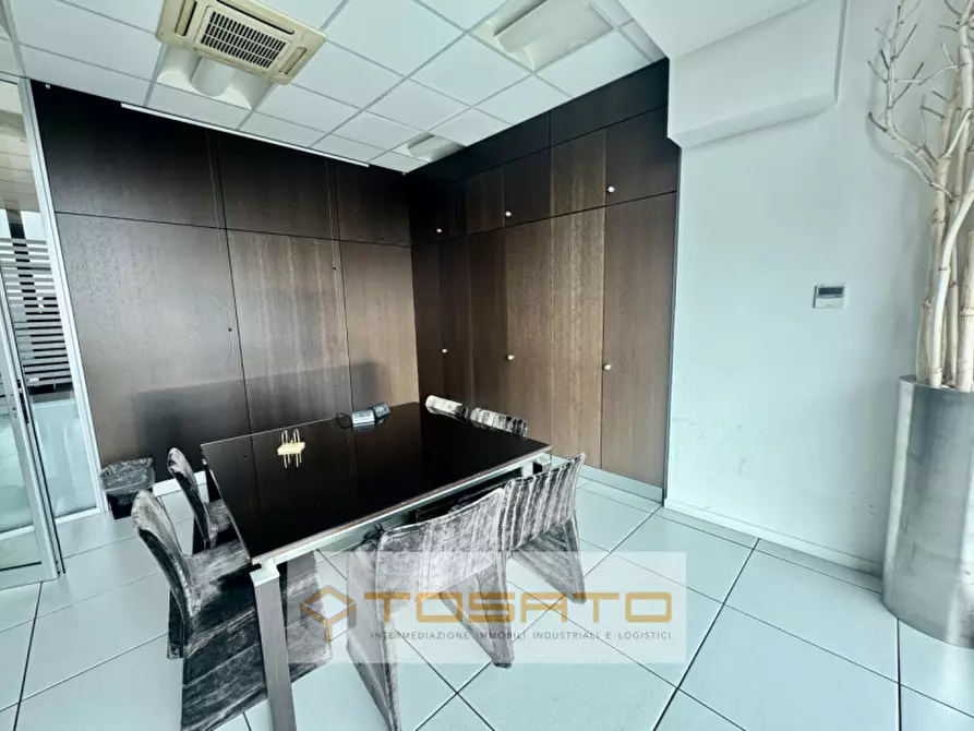 Immagine 2 di Ufficio in vendita  a Verona