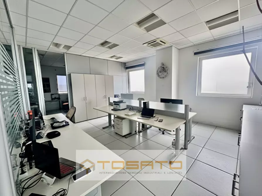 Immagine 4 di Ufficio in vendita  a Verona