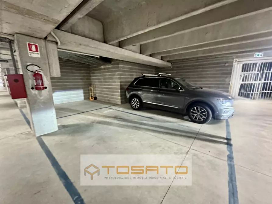 Immagine 5 di Ufficio in vendita  a Verona