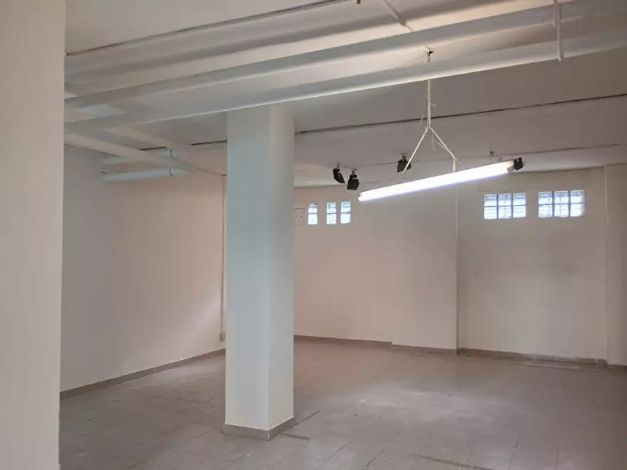 Immagine 1 di Laboratorio in vendita  in Via Tunisi 66 a Torino